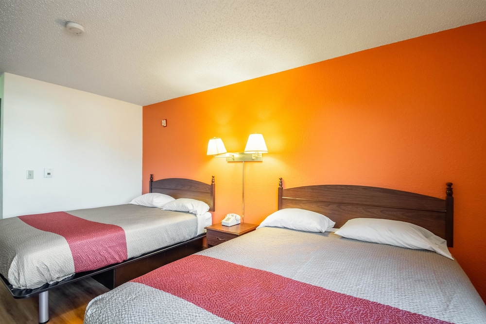 Motel6 Saukville, WI 19/54