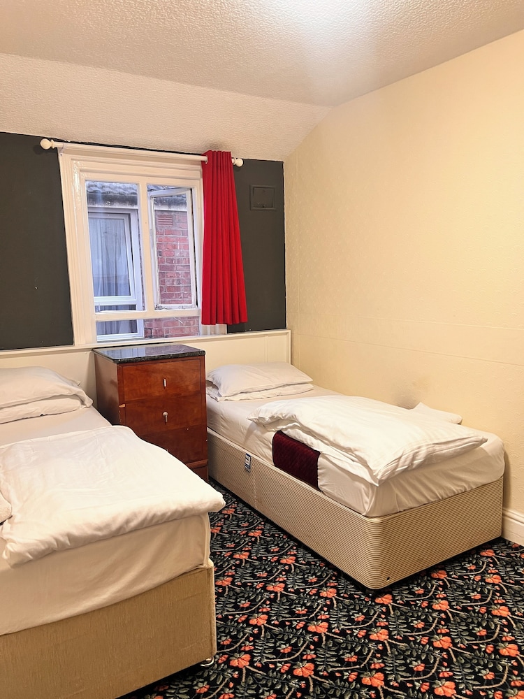 The New Oxford Hotel 5/43