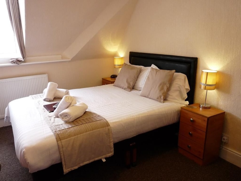 Hilbre Hotel 9/40