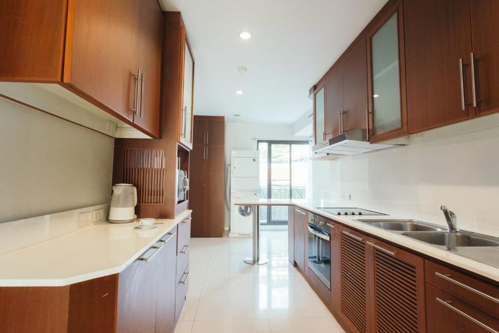Thomson Residence 66/68