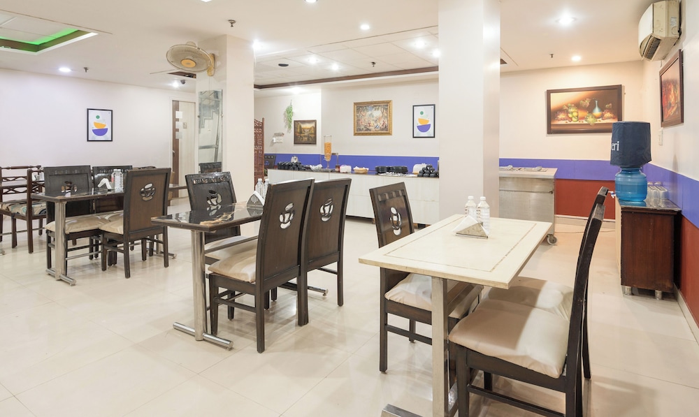 Hotel Paras International 41/49