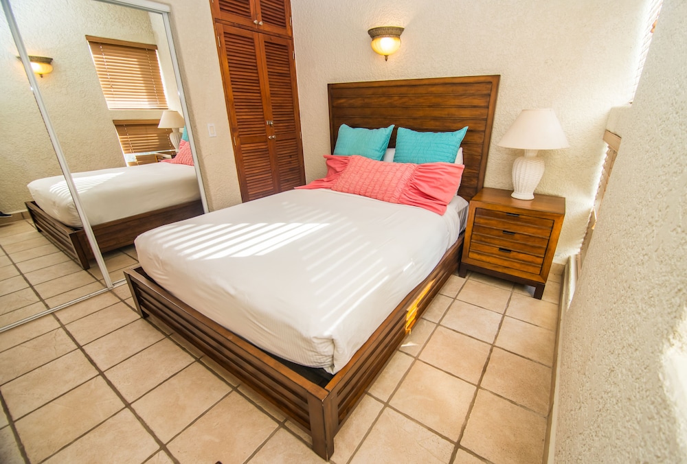 Mayan Princess Beach And Dive Resort 8/70