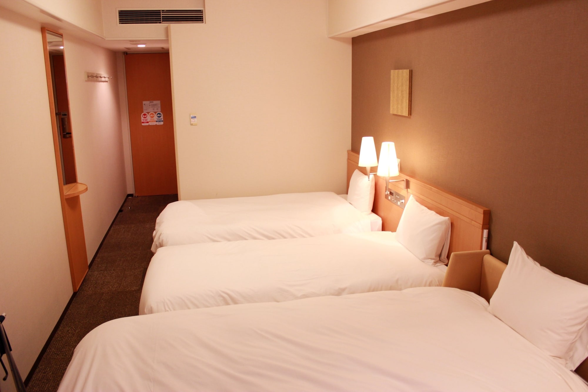 ROOM, TWIN BEDS, SMOKING