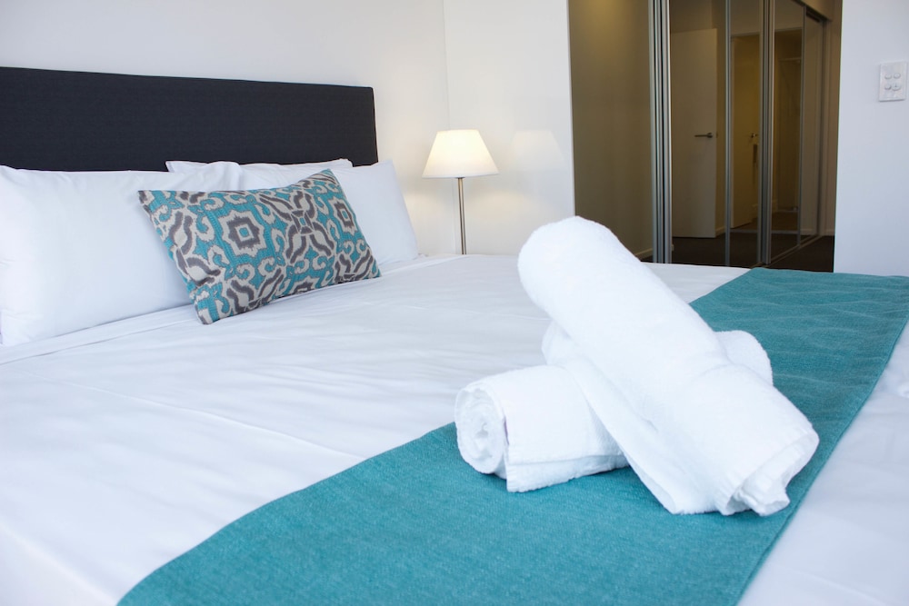 Synergy Broadbeach 23/52