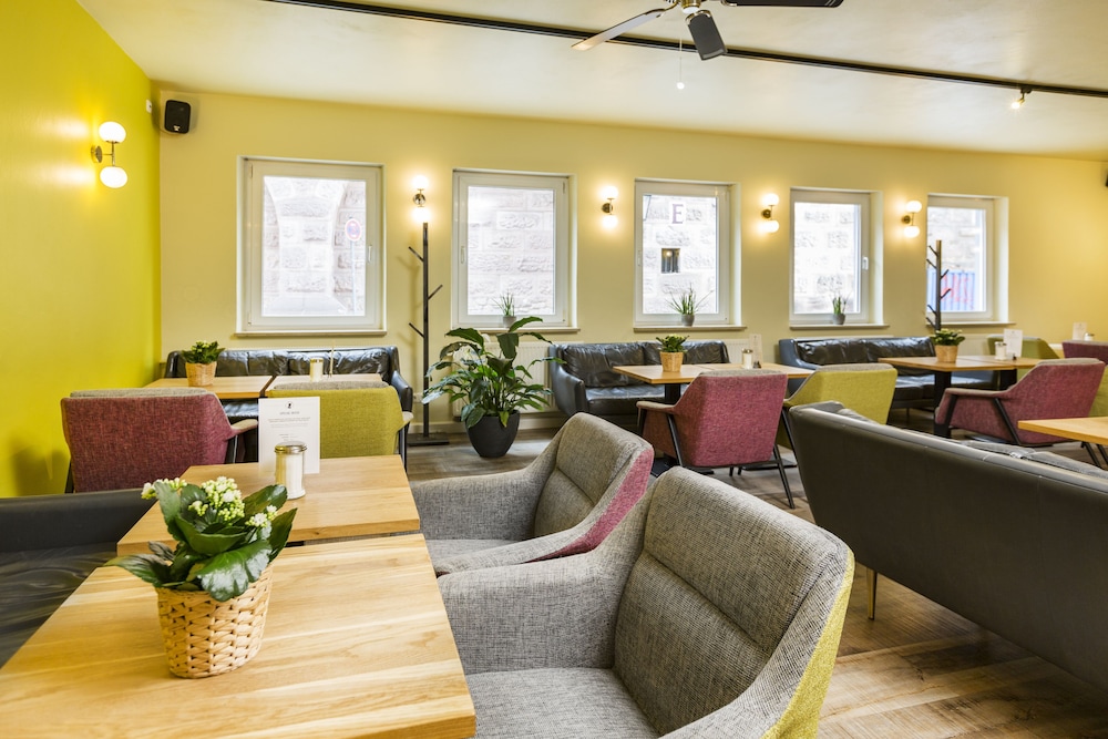 Five Reasons Hotel and Hostel 30/50
