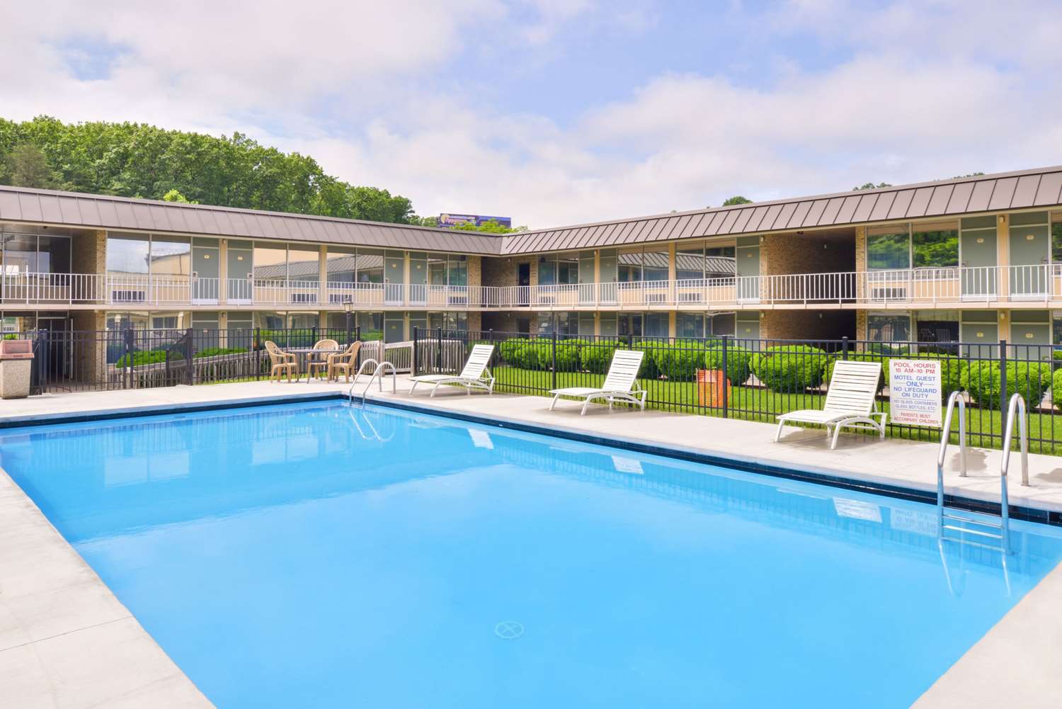 Dutch Inn Hotel 4/22