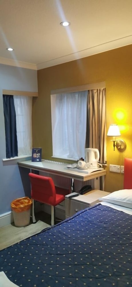 Central Hotel 23/73