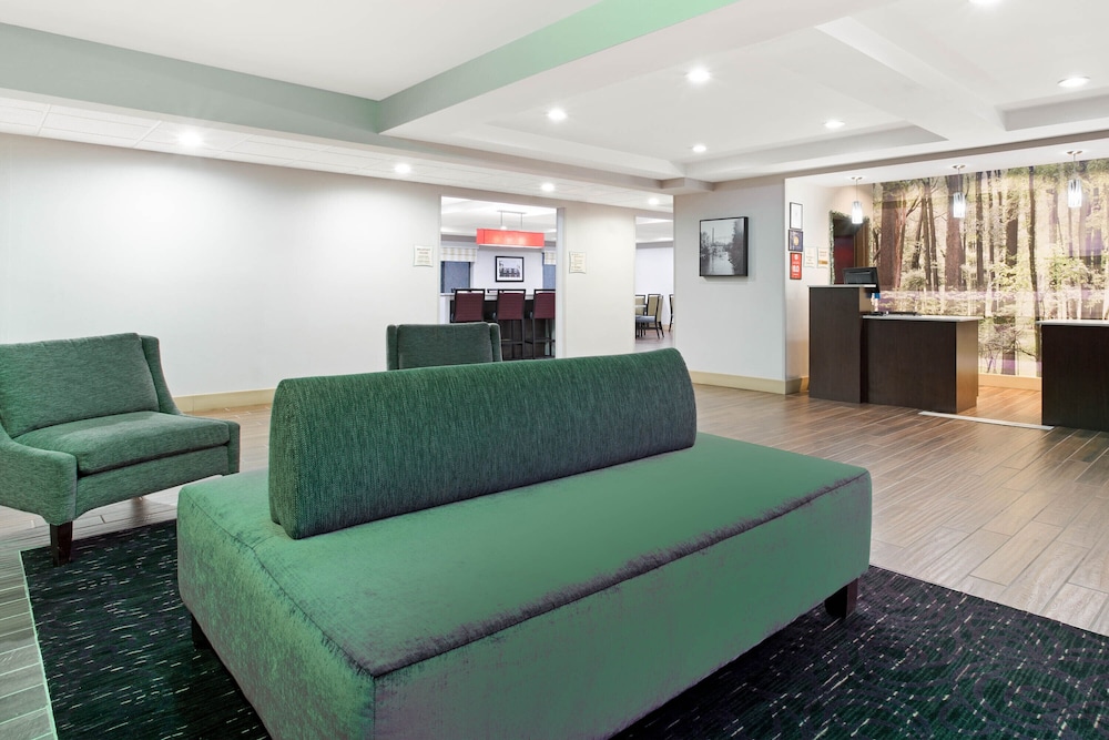 La Quinta Inn & Suites by Wyndham Norwich-Plainfield-Casino 9/33