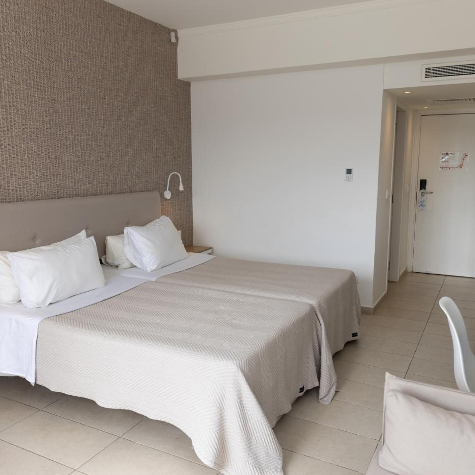Deluxe, Single Bed, Lateral Side Sea View