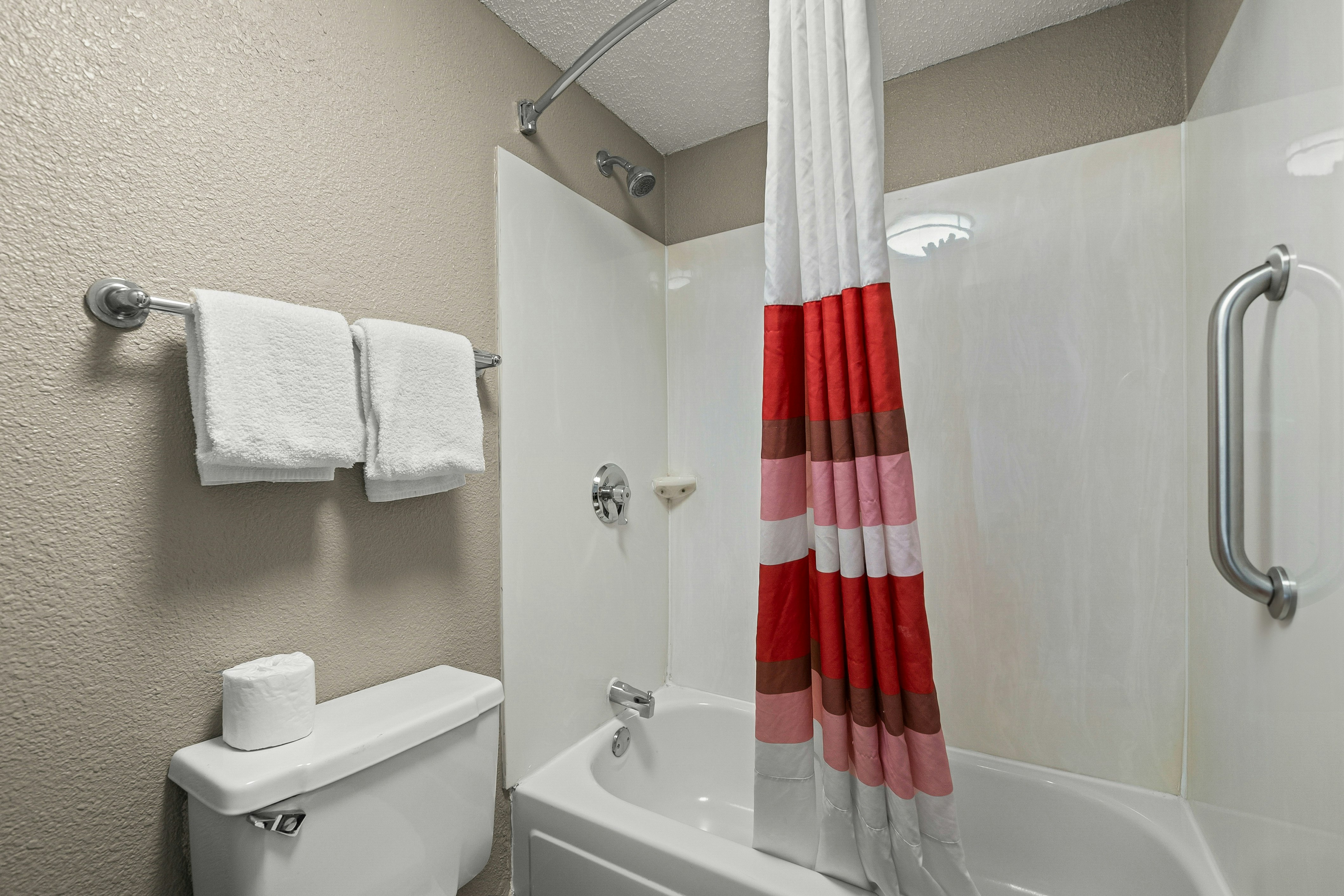 Non-Smoking Deluxe 1 King Bed, Micro-Fridge، Red Roof Inn Dallas - DFW Airport North 6/6