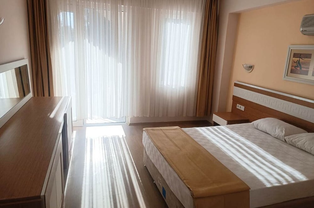 Alexius Beach Hotel 7/20