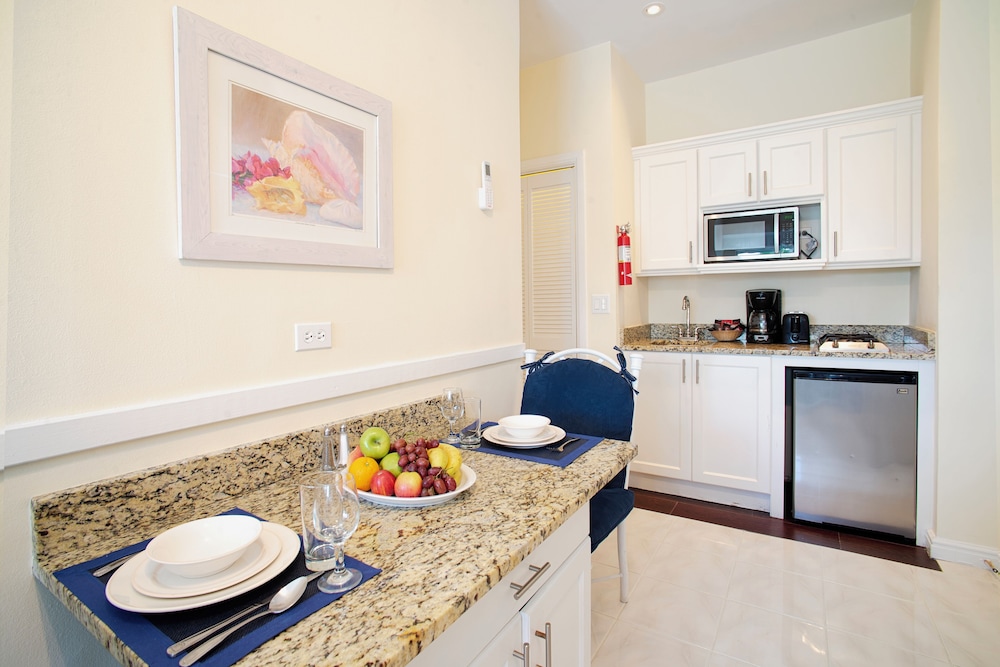 Sandyport Beaches Resort 48/77