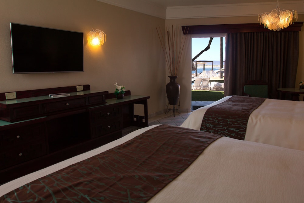 Estero Beach Hotel & Resort 33/70