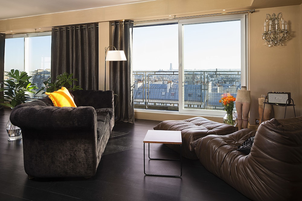 Hotel Le Chat Noir 43/68
