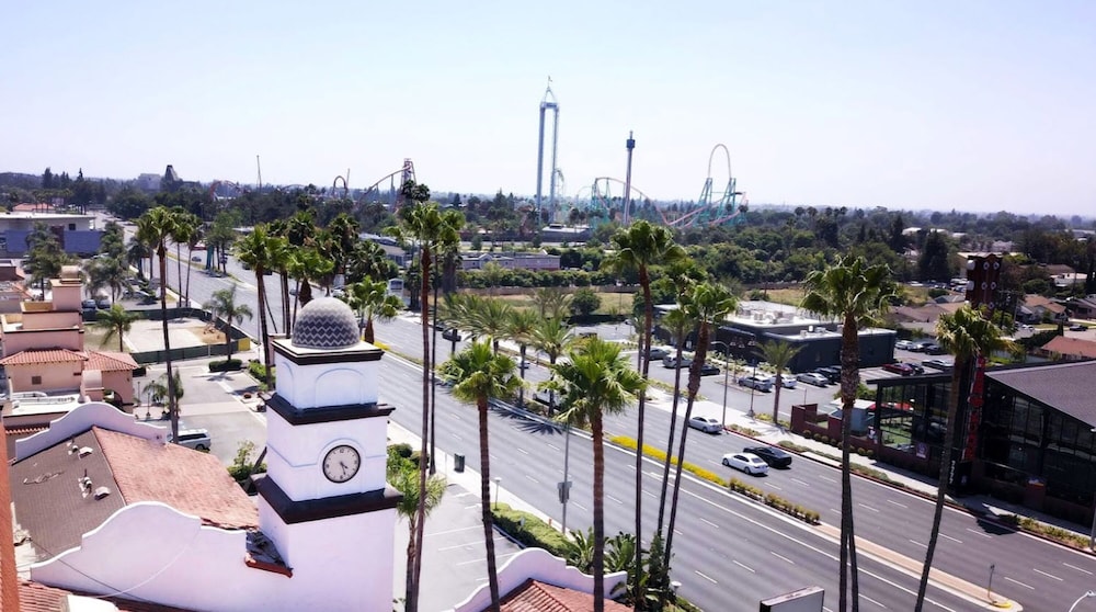 Buena Park Grand Hotel and Suites 61/75