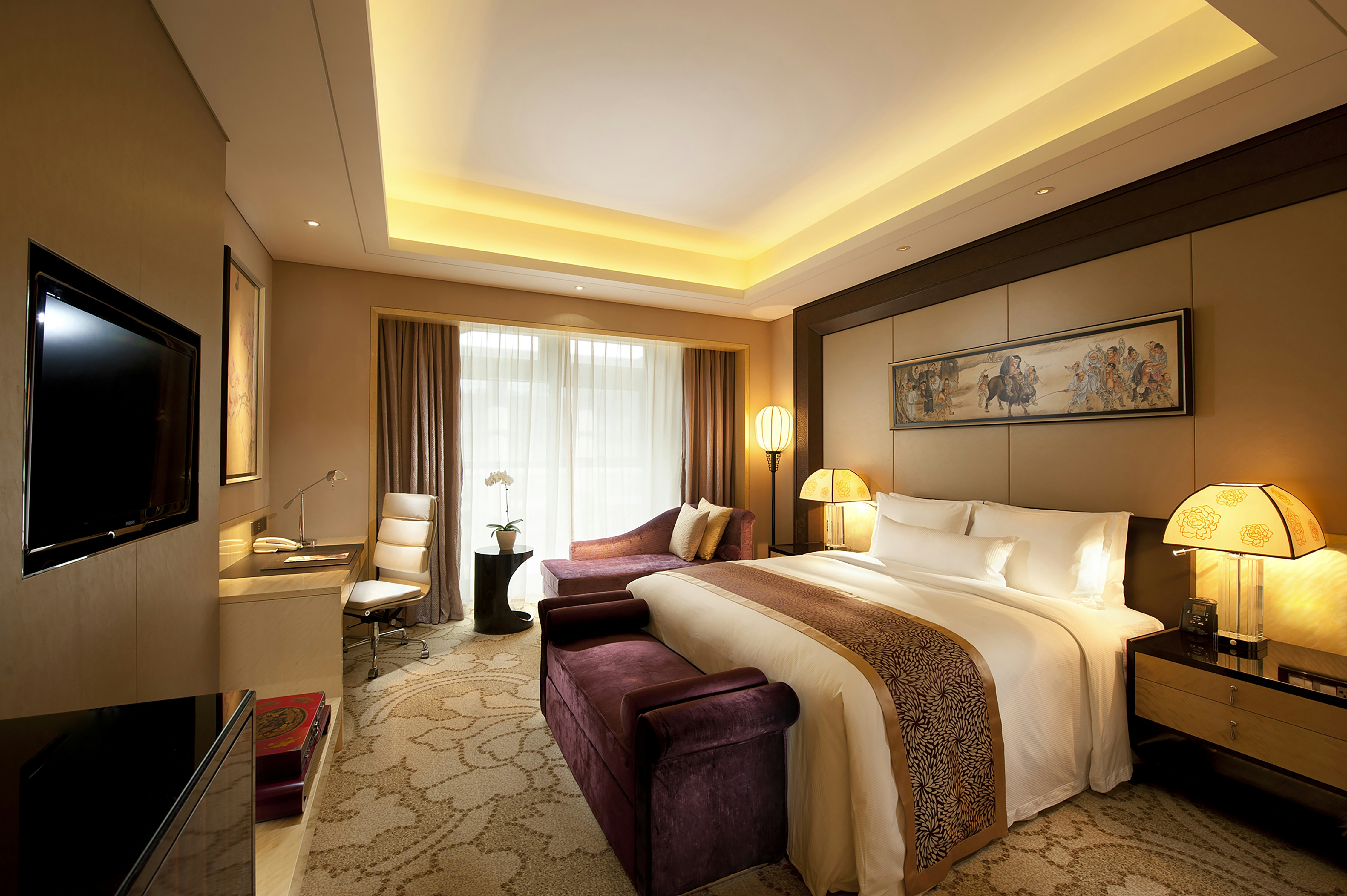 GUEST ROOM, KING BED