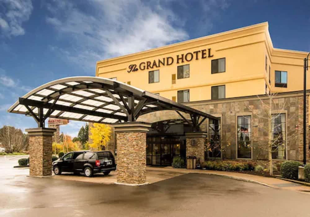 Grand Hotel At Bridgeport 1/54