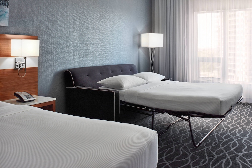 Delta Hotels By Marriott Waterloo 10/54