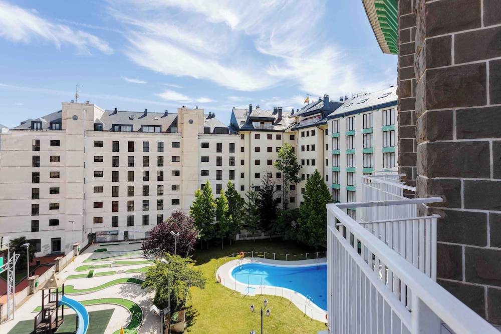 Gran Hotel de Jaca 7/50
