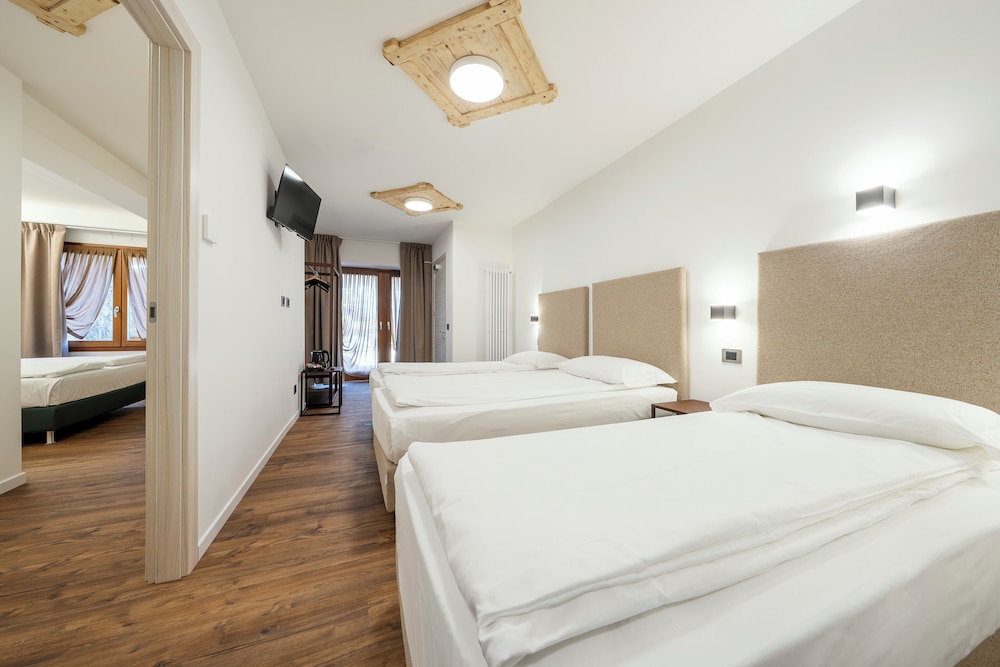 2 Bedrooms, Family, 1 Double and 3 Single Beds, 2 Bathrooms