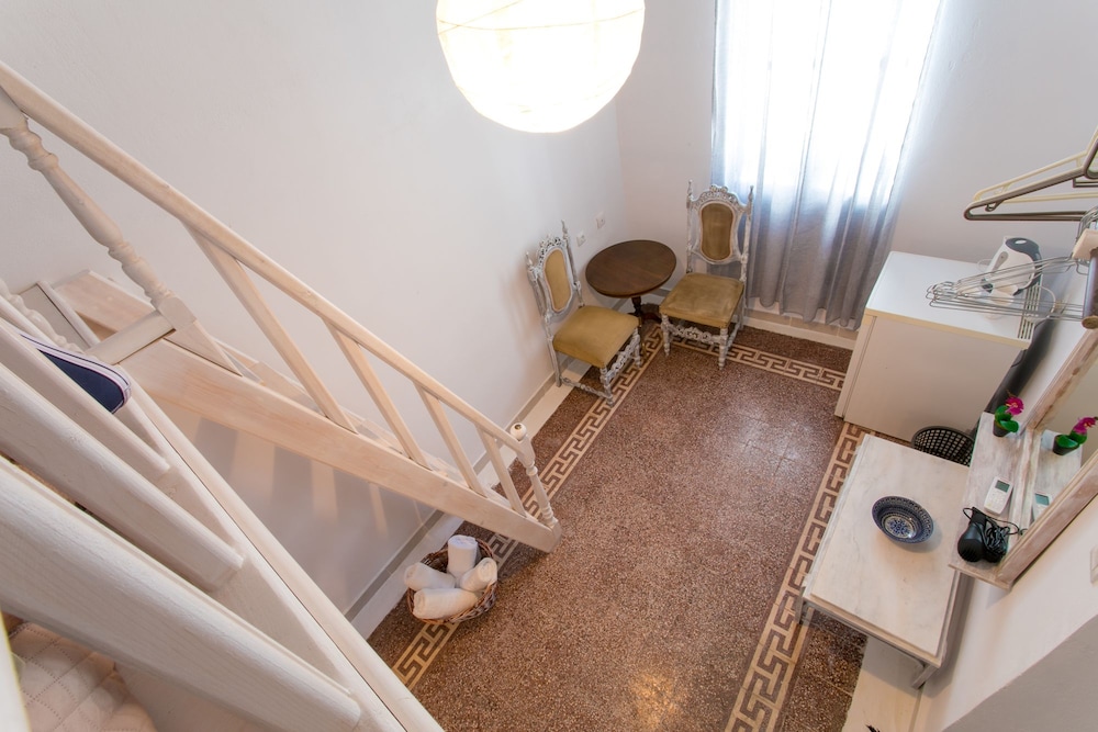 Mascot Boutique Hotel 50/50
