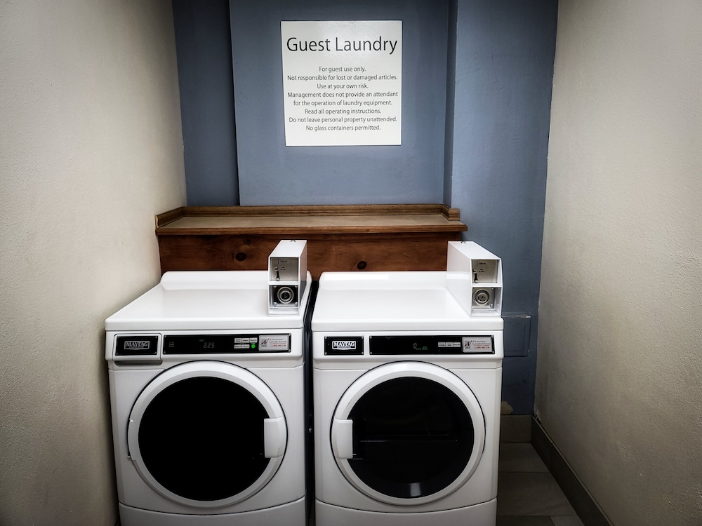 Holiday Inn Express Hotel Suites Wilson Downtown 20/37