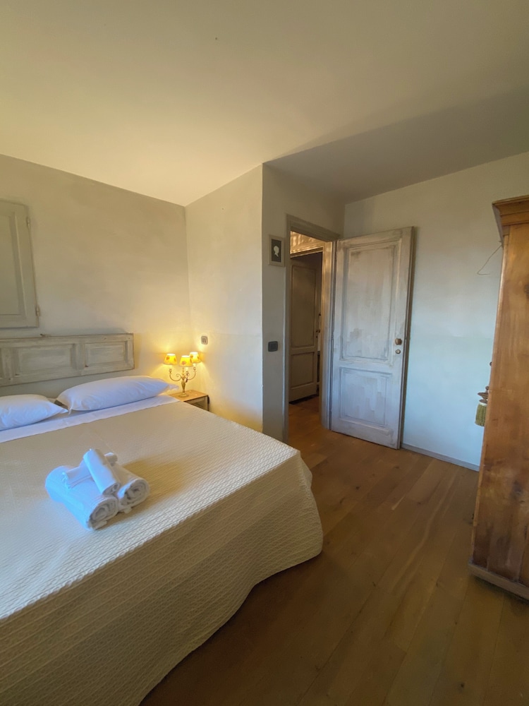 شقة رومانسية بسريرين كينج، Hotel Villa Sermolli 2/5