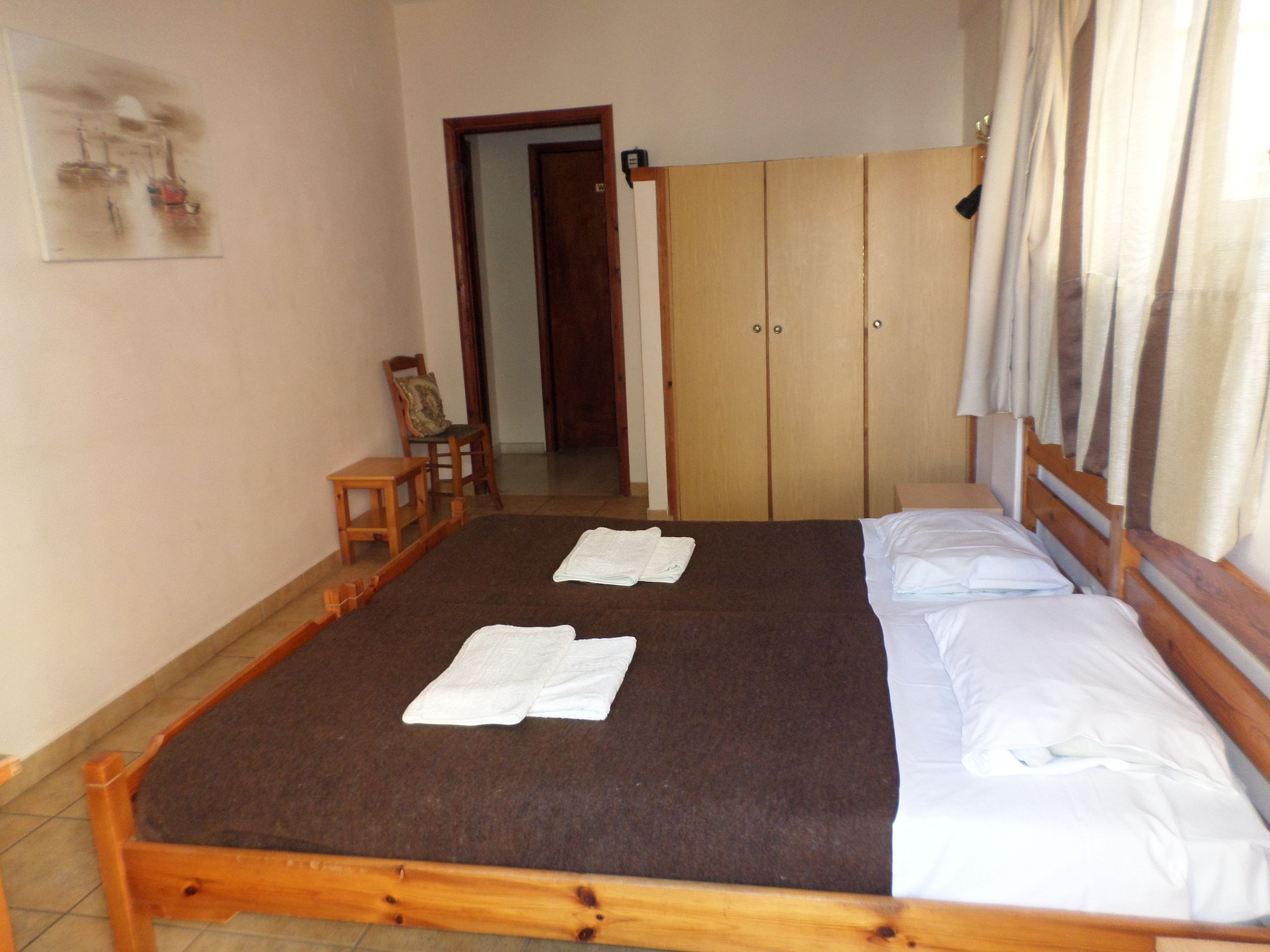 ROOM, DOUBLE BED