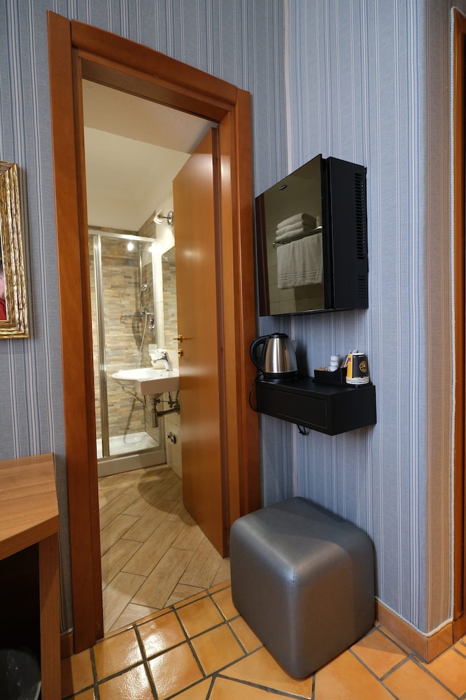 Hotel Lirico Roma 52/63