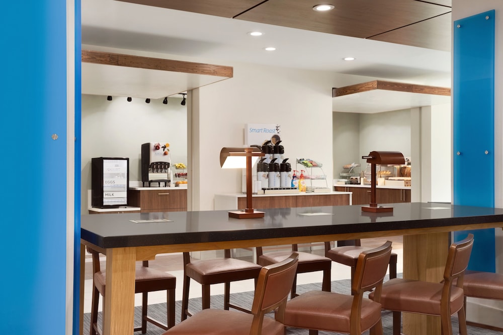Holiday Inn Express & Suites Dallas NE - Allen 41/55