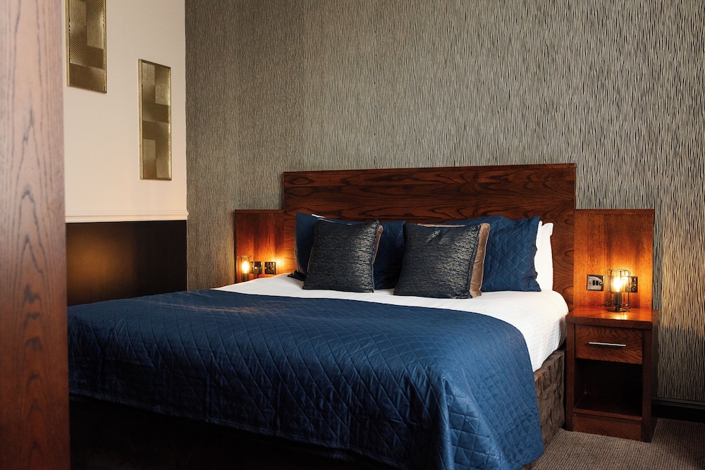 غرفة قياسية بسرير كوين، Duke Of Edinburgh Hotel 4/8