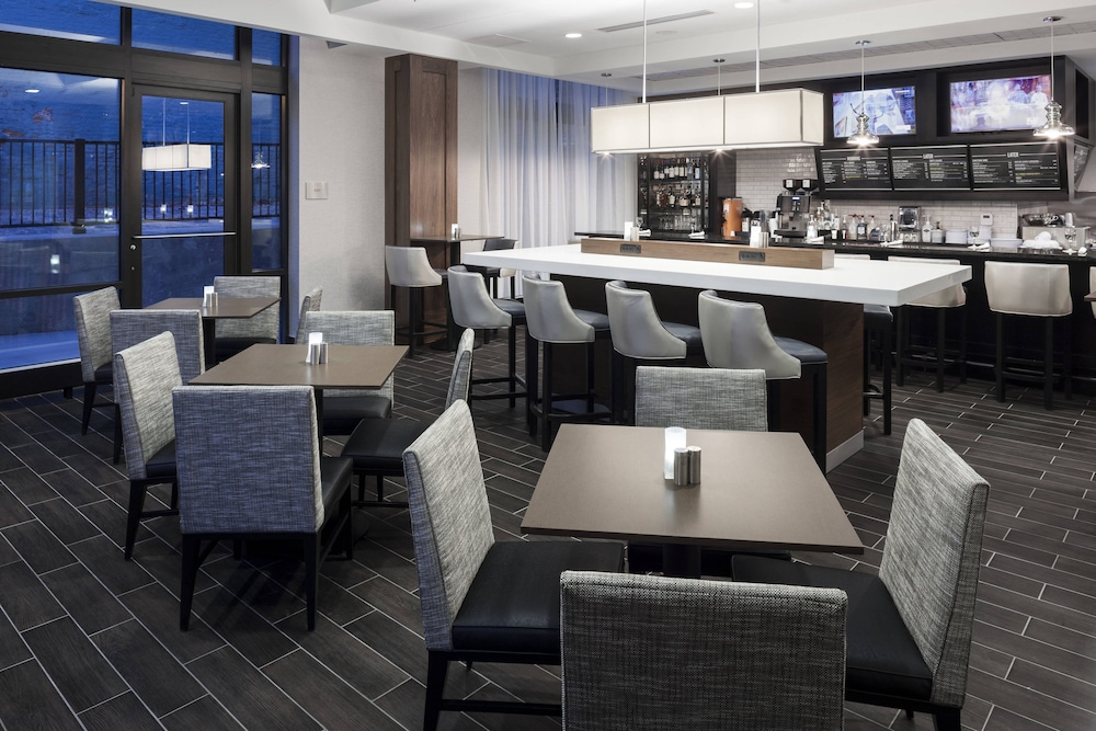 COURTYARD BY MARRIOTT RICHMOND DOWNTOWN 28/39