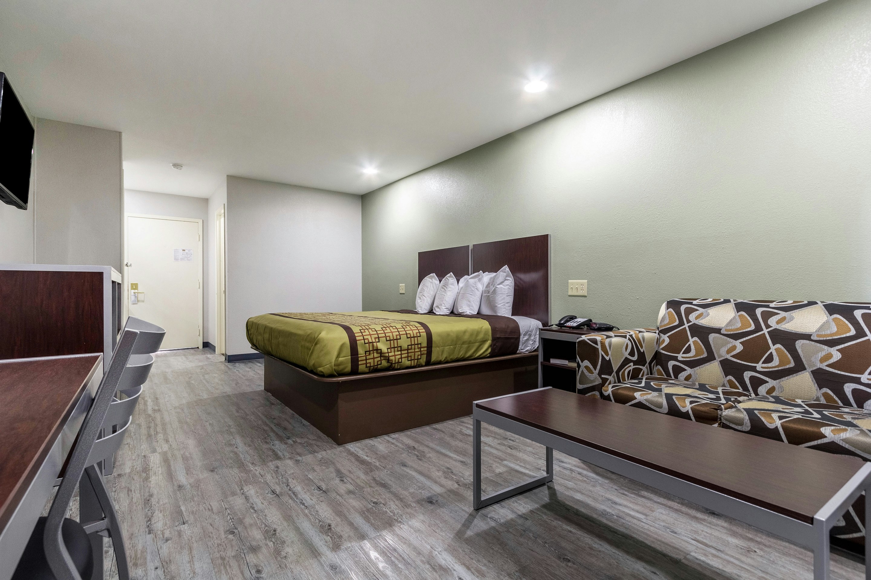 Scottish Inn and Suites Tomball TX 13/24