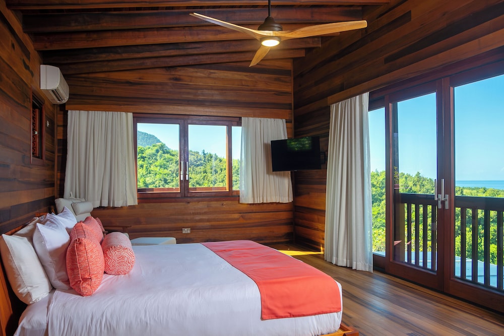 2 Bedrooms, Fireside, Villa, 1 King and 2 Double Beds, Sofa, Hill Side