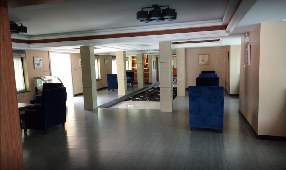 Courtyard International Hotel 7/40