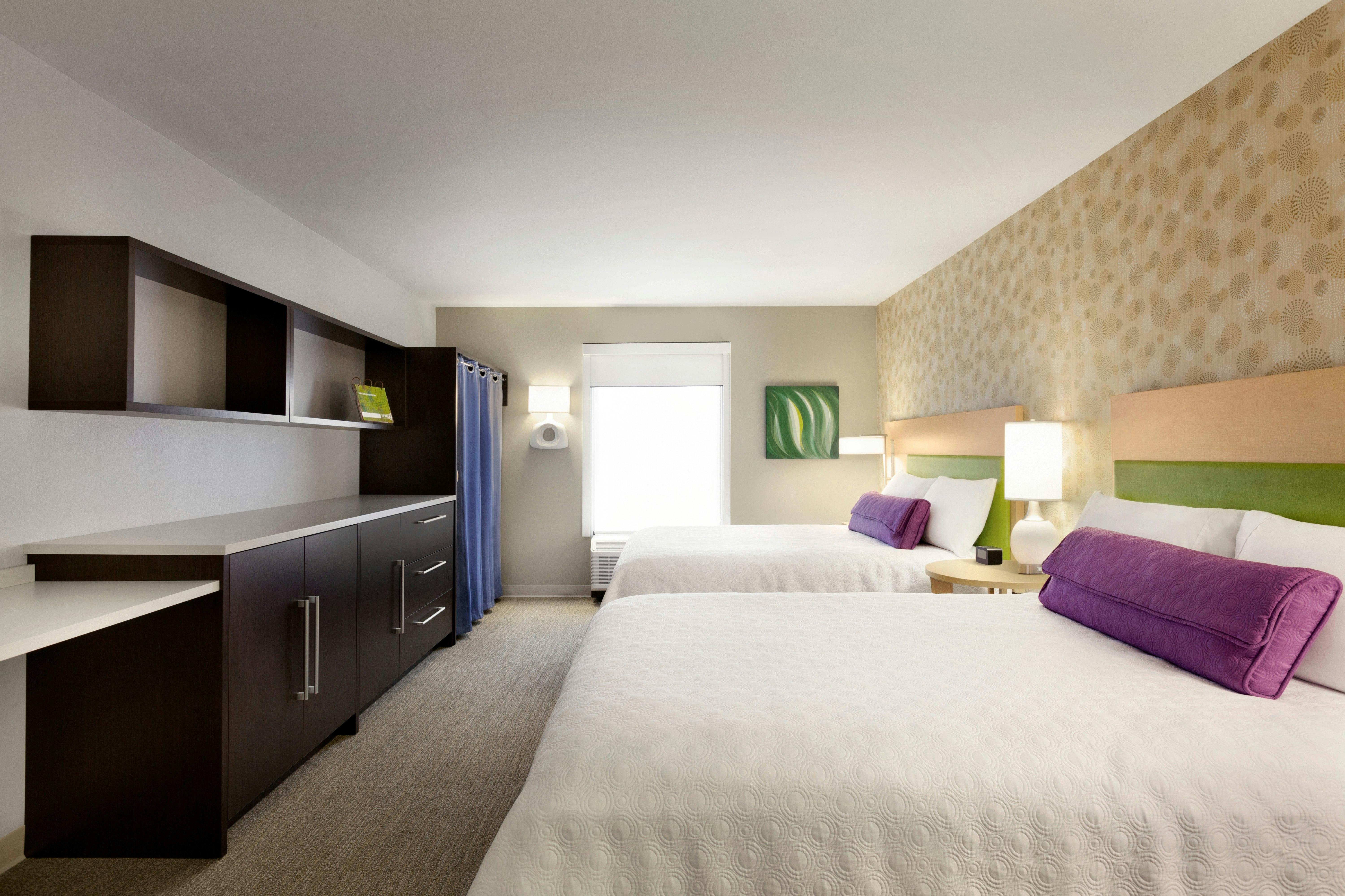 STUDIO, 2 QUEEN BEDS