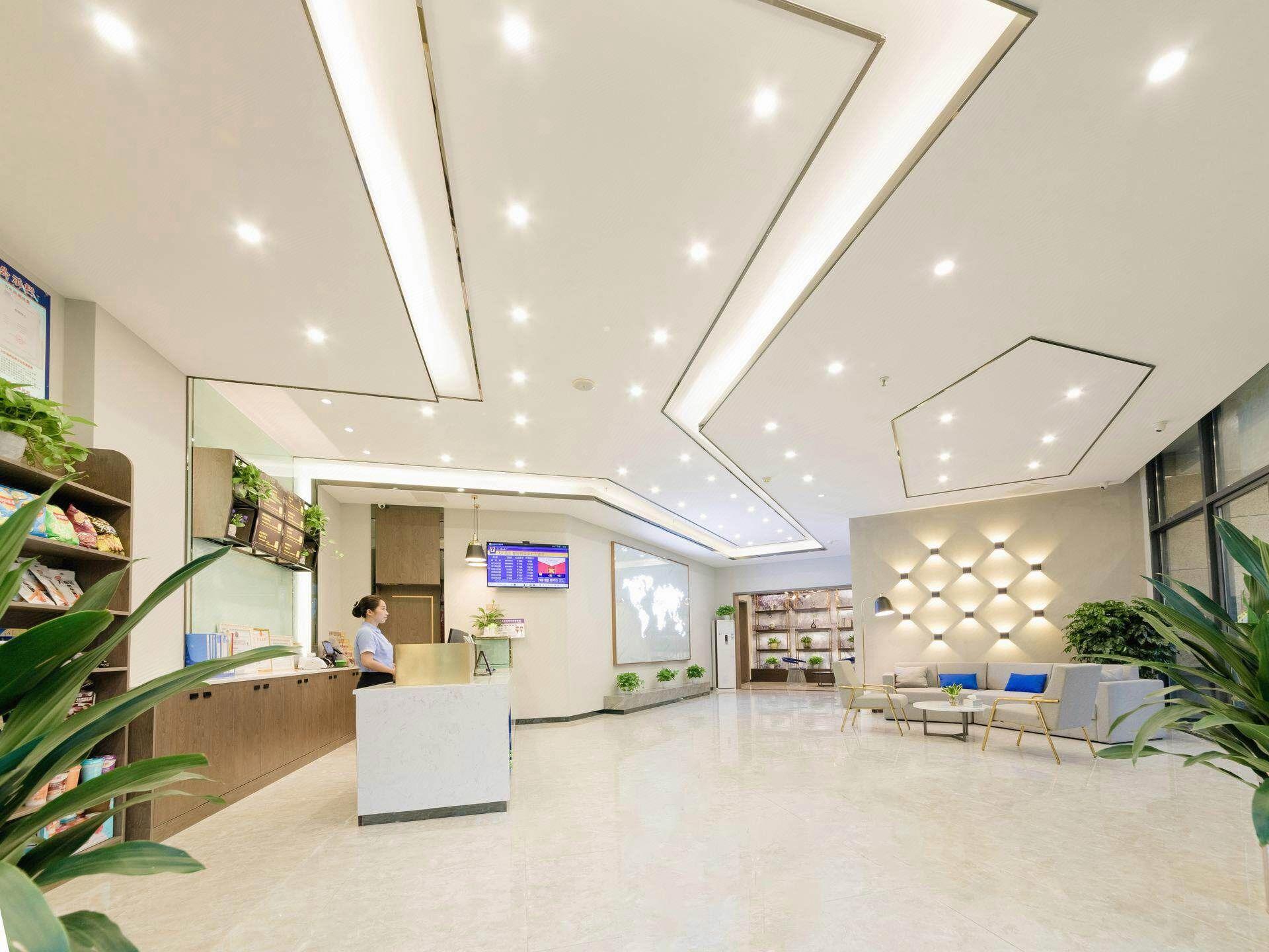 7 Days Premium (Chongqing Tongliang Xuefu Avenue) 8/22