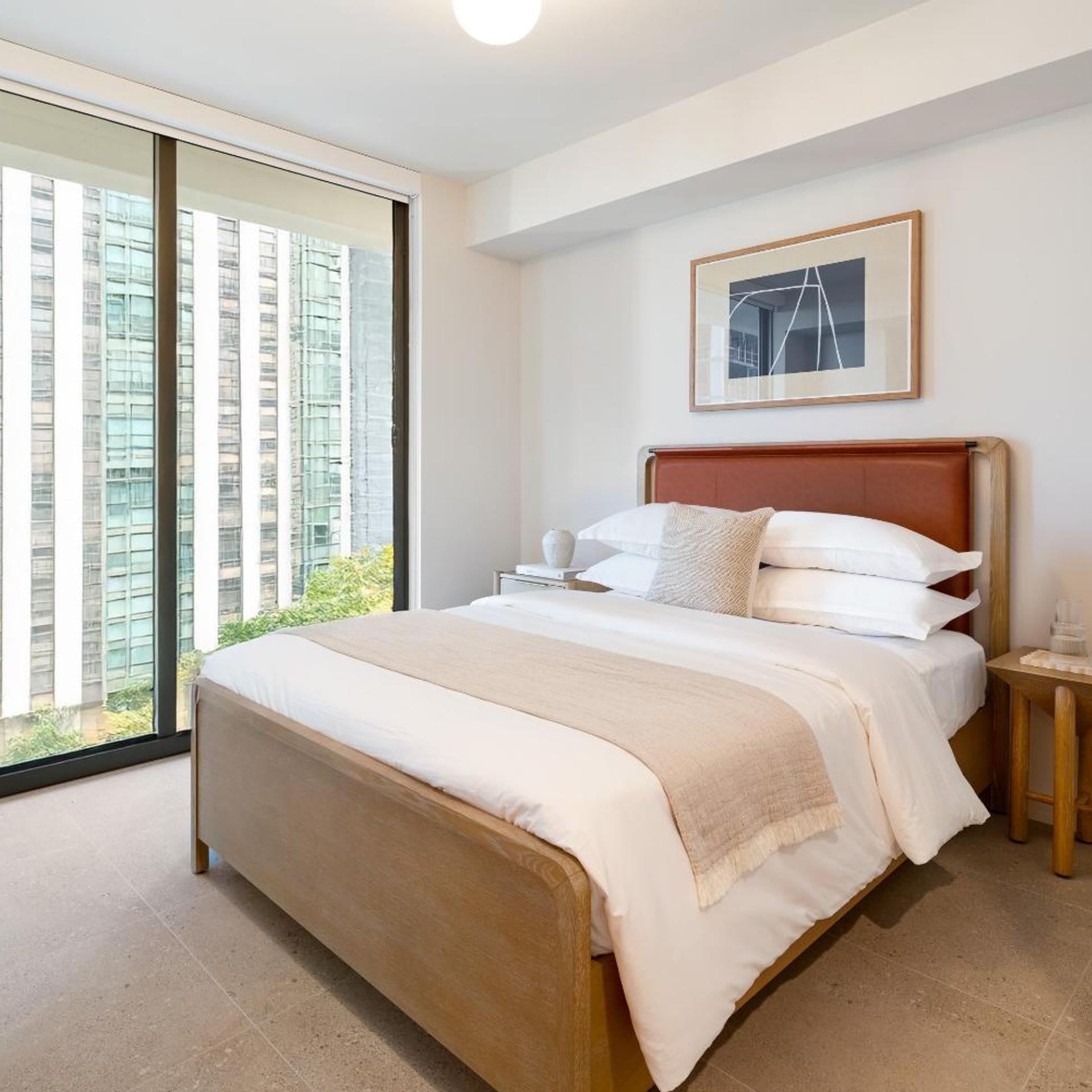 استوديو بسرير كوين، The Crosby Miami Worldcenter 2/10