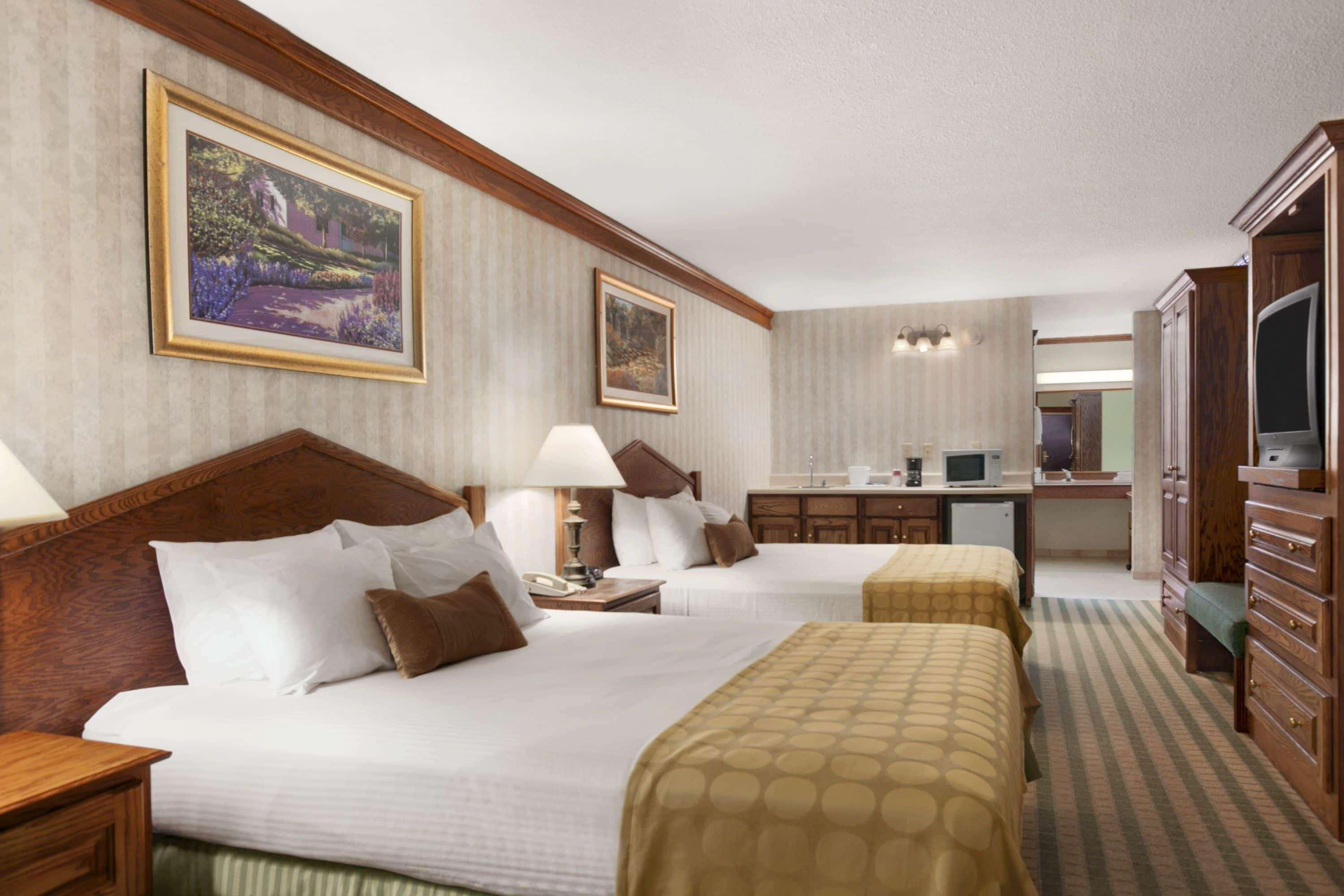 Efficiency, 2 Queen Beds