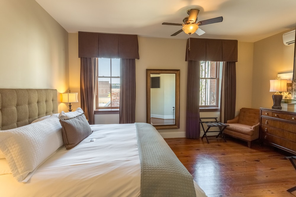 The Bleckley Inn 8/50