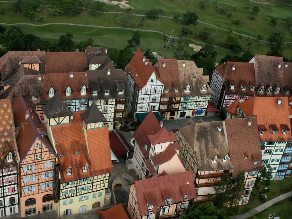 Colmar Tropicale, Berjaya Hills 67/76