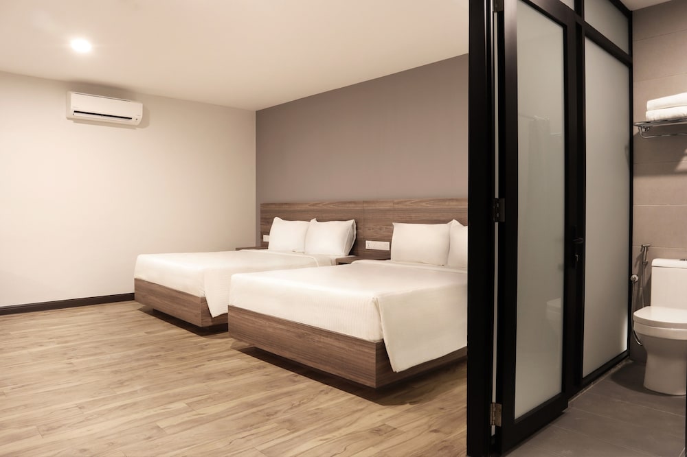 Aces Hotel 13/32