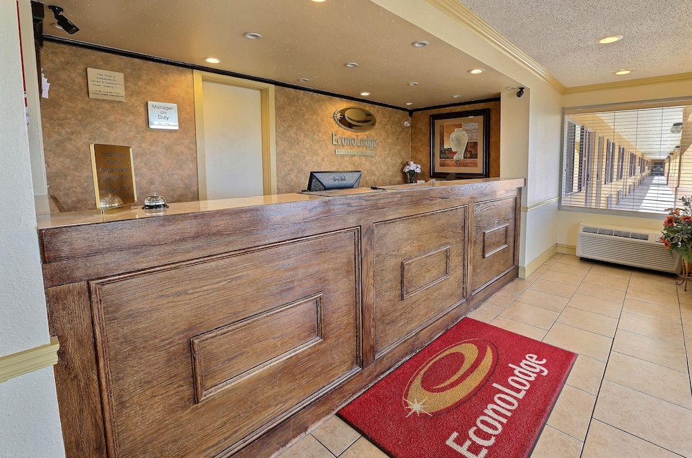 Econo Lodge McAlester 5/27