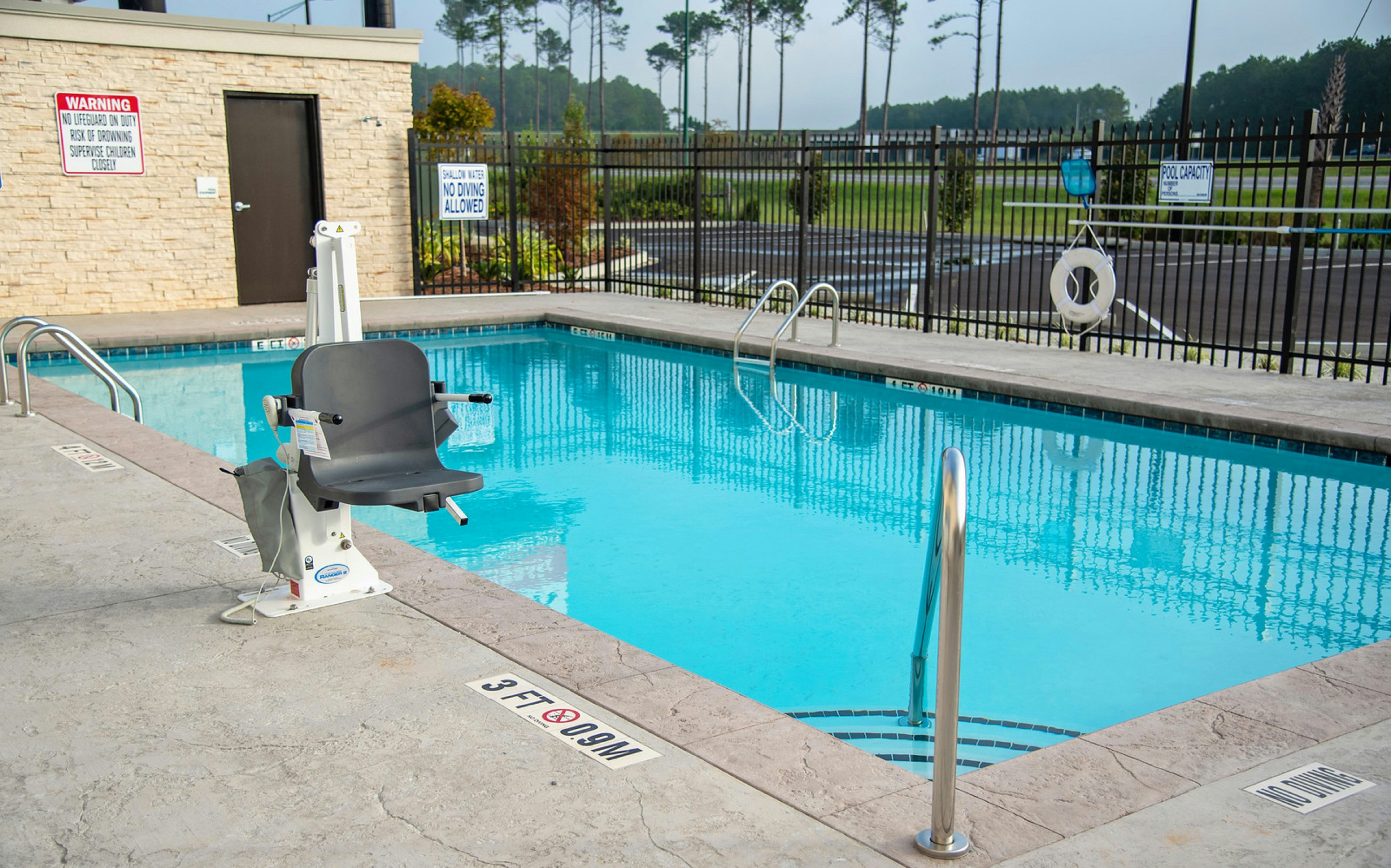 Holiday Inn Suites Savannah Airport Pooler 74/74