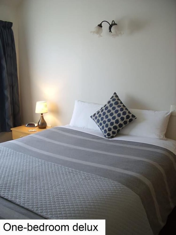 1 BEDROOM, FAMILY SUITE