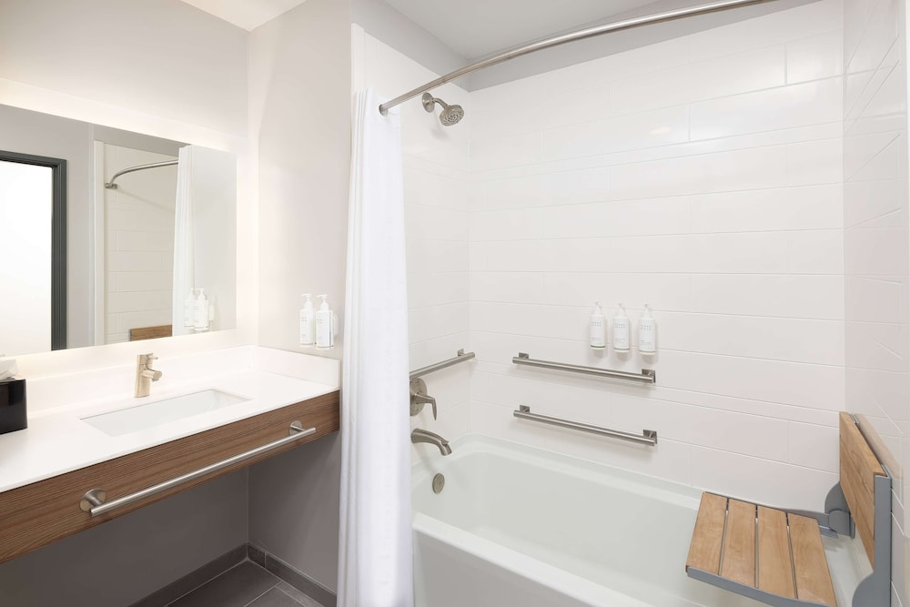 Microtel Inn and Suites by Wyndham Macedon 25/25