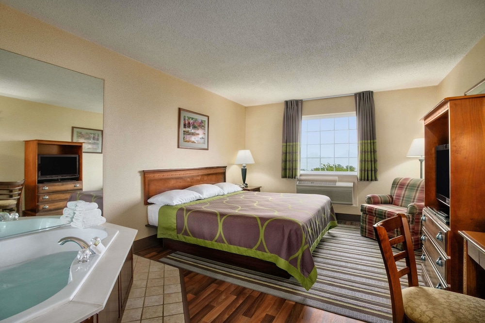 Super 8 by Wyndham Grayville 13/20
