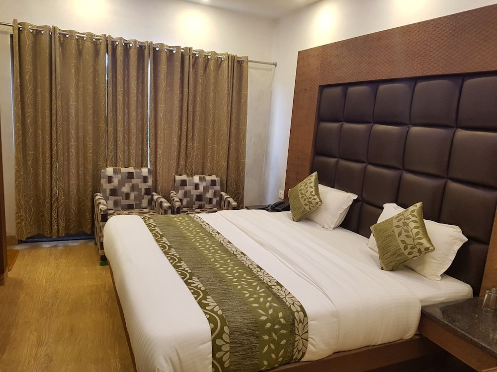 HOTEL HAMERS INTERNATIONAL 18/49