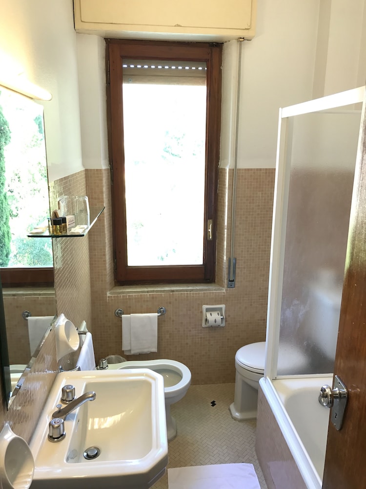 Mediterranee Hotel 24/63