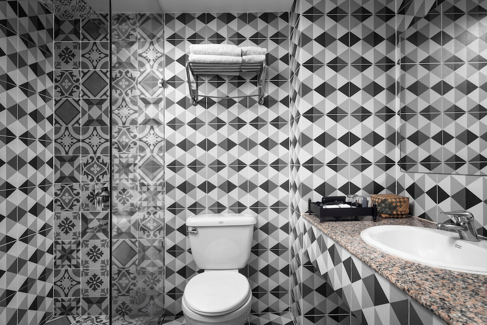 Pacific Hotel 63/66